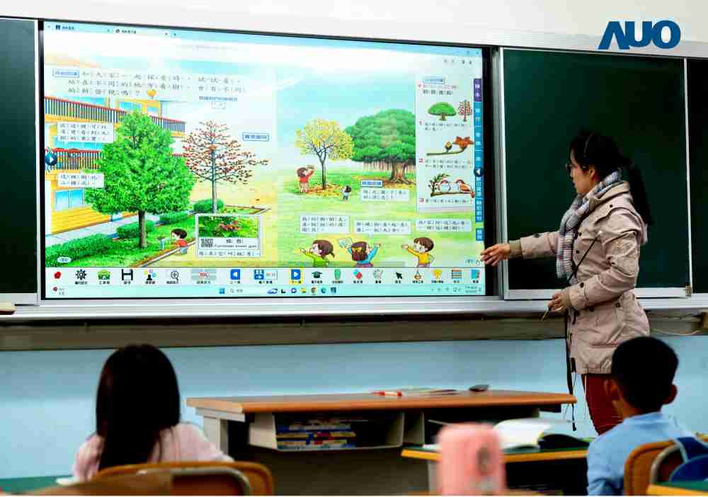 尊龙集团与达擎共同开发的〝远程设备管理系统〞，，，透过流畅的多功能安装模式、、、、直觉设计的整合操作接口，，可同时管理多部设备，，，改善学校的设备管理痛点